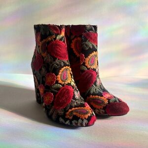MIA Floral Embroidered Ankle Boots size 8.5